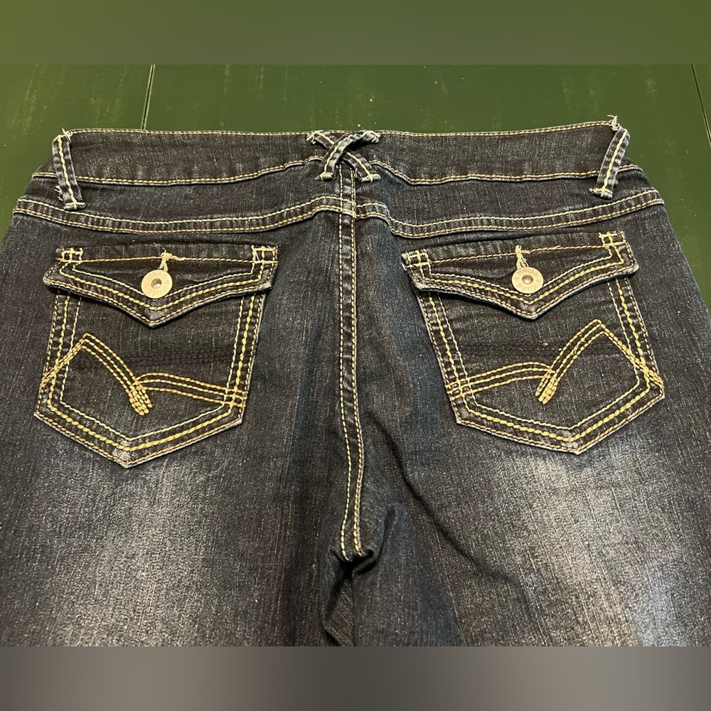 Woman’s Mudd Jean Capris - Picture 9 of 12